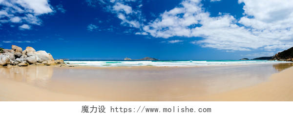 美丽海滩沙滩海边海岸海水蓝天白云风景美景景色户外度假
